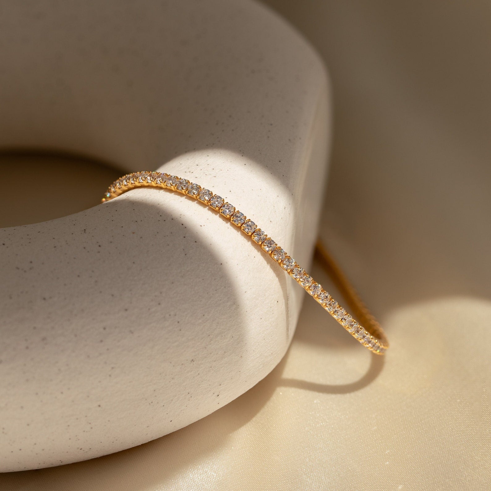 Classic Diamond Tennis Bracelet: Timeless Elegance 18K Gold
